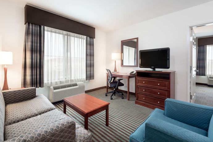 Imagen de la habitación del Hotel Baymont By Wyndham Denver International Airport. Foto 12