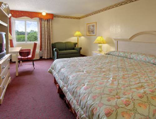 Imagen de la habitación del Hotel Baymont By Wyndham Des Moines North. Foto 11