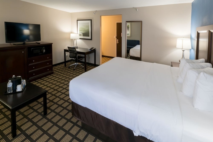 Imagen de la habitación del Hotel Baymont By Wyndham Detroit Airport/romulus. Foto 3