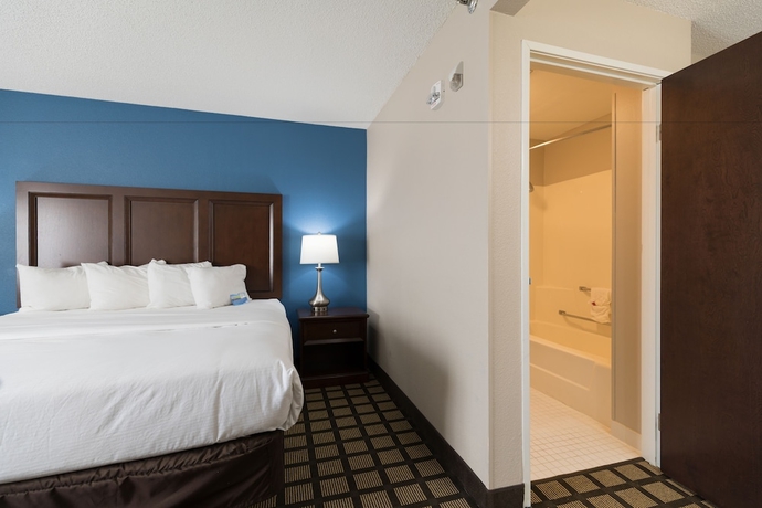Imagen de la habitación del Hotel Baymont By Wyndham Detroit Airport/romulus. Foto 4