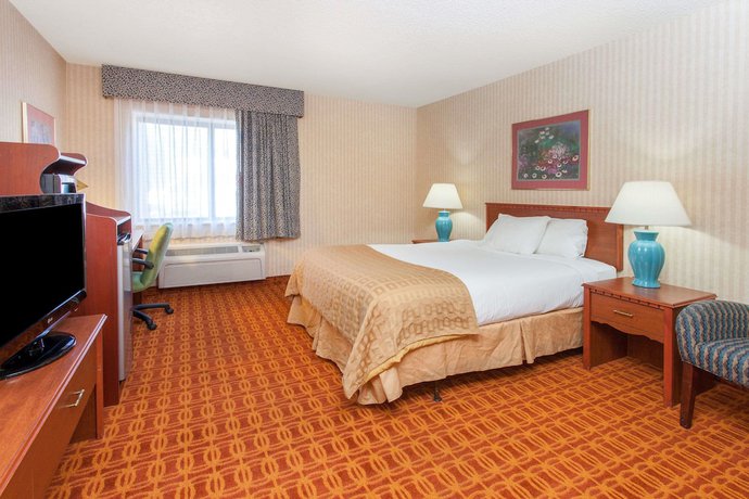 Imagen de la habitación del Hotel Baymont By Wyndham Detroit/roseville. Foto 7
