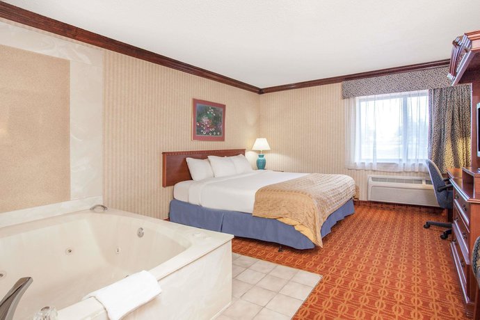Imagen de la habitación del Hotel Baymont By Wyndham Detroit/roseville. Foto 10