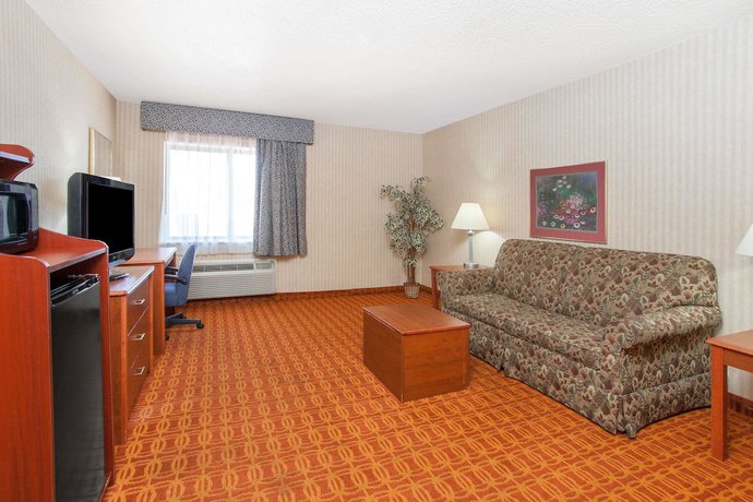 Imagen de la habitación del Hotel Baymont By Wyndham Detroit/roseville. Foto 12
