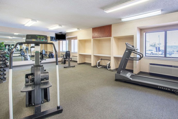 Imagen de los interiores del Hotel Baymont By Wyndham Detroit/roseville. Foto 16