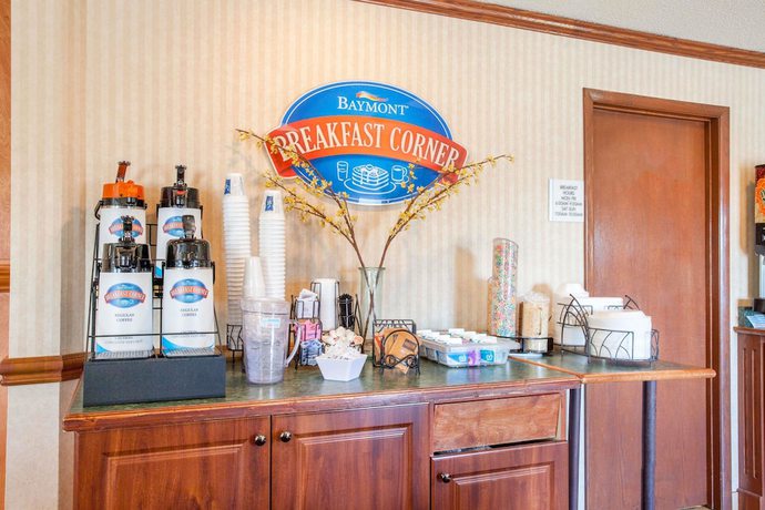 Imagen del bar/restaurante del Hotel Baymont By Wyndham Detroit/roseville. Foto 5