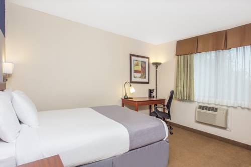 Imagen de la habitación del Hotel Baymont By Wyndham Dubuque. Foto 5