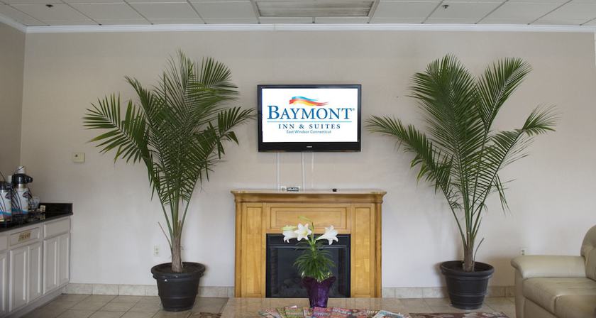 Imagen de los interiores del Hotel Baymont By Wyndham East Windsor Bradley Airport. Foto 19