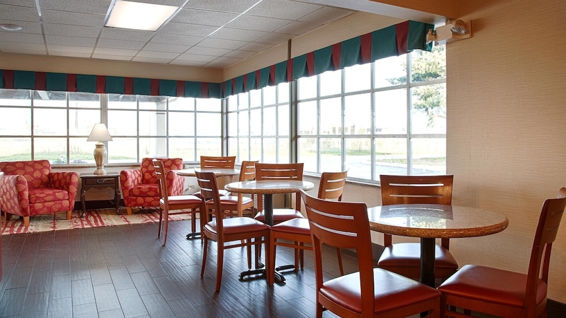 Imagen de los interiores del Hotel Baymont By Wyndham Effingham. Foto 17