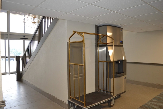 Imagen de los interiores del Hotel Baymont By Wyndham Effingham. Foto 19