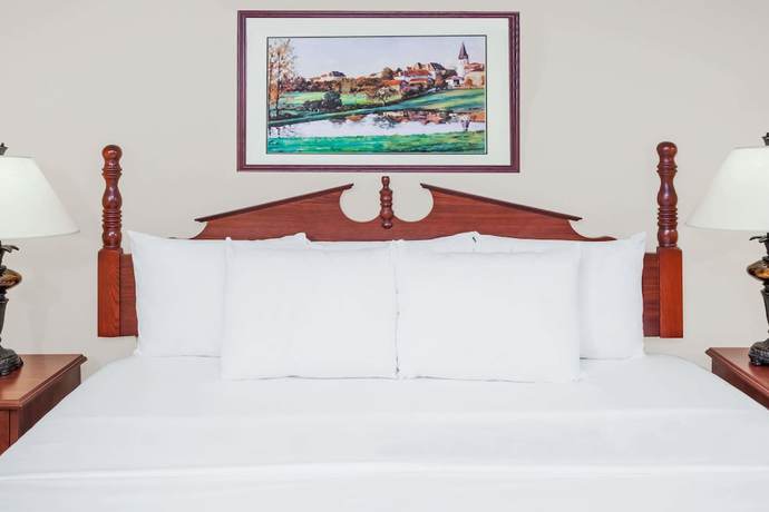 Imagen de la habitación del Hotel Baymont By Wyndham Elkhart. Foto 2
