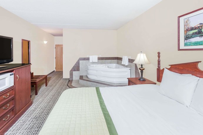 Imagen de la habitación del Hotel Baymont By Wyndham Elkhart. Foto 8
