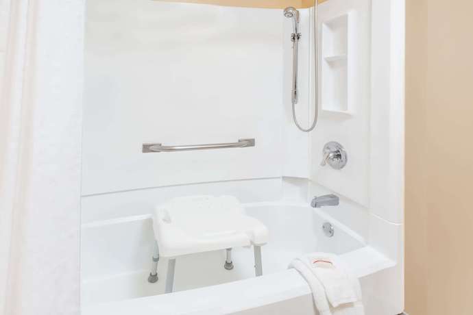 Imagen de la habitación del Hotel Baymont By Wyndham Elkhart. Foto 11