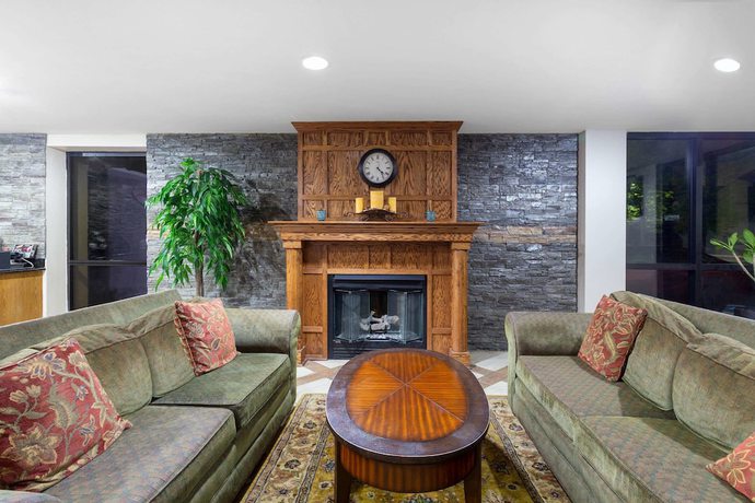 Imagen de los interiores del Hotel Baymont By Wyndham Elkhart. Foto 19