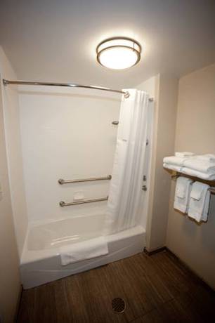 Imagen de la habitación del Hotel Baymont By Wyndham Erie. Foto 7
