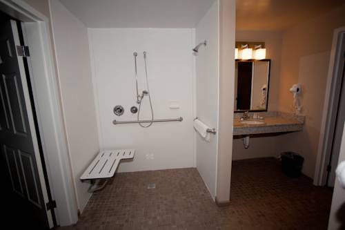 Imagen de la habitación del Hotel Baymont By Wyndham Erie. Foto 10