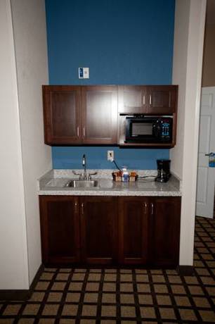 Imagen de la habitación del Hotel Baymont By Wyndham Erie. Foto 15