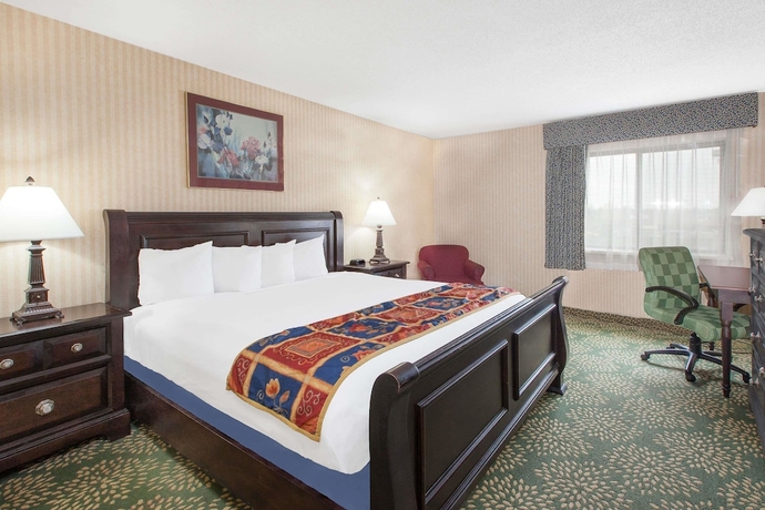 Imagen de la habitación del Hotel Baymont By Wyndham Flint. Foto 5