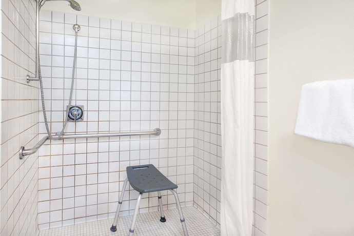 Imagen de la habitación del Hotel Baymont By Wyndham Flint. Foto 7