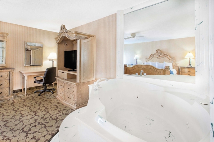 Imagen de la habitación del Hotel Baymont By Wyndham Flint. Foto 11