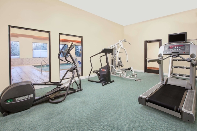 Imagen de los interiores del Hotel Baymont By Wyndham Flint. Foto 14