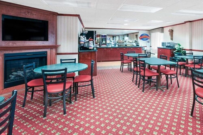 Imagen del bar/restaurante del Hotel Baymont By Wyndham Flint. Foto 3