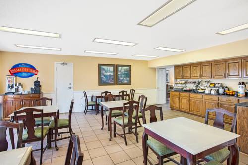 Imagen de la habitación del Hotel Baymont By Wyndham Forest City. Foto 1