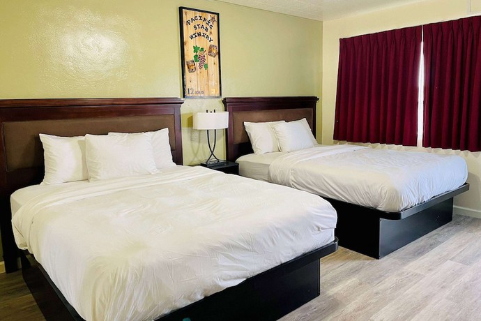 Imagen de la habitación del Hotel Baymont By Wyndham Fort Bragg. Foto 9