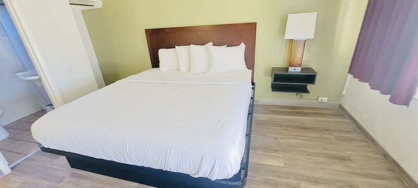 Imagen de la habitación del Hotel Baymont By Wyndham Fort Bragg. Foto 10