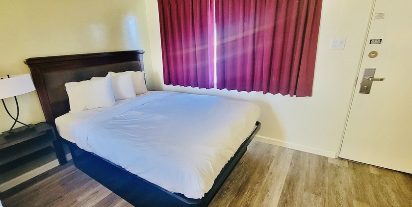Imagen de la habitación del Hotel Baymont By Wyndham Fort Bragg. Foto 11