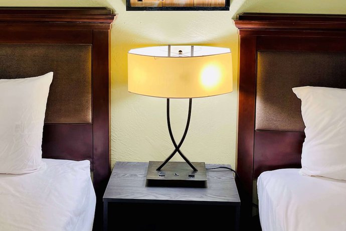 Imagen de la habitación del Hotel Baymont By Wyndham Fort Bragg. Foto 17