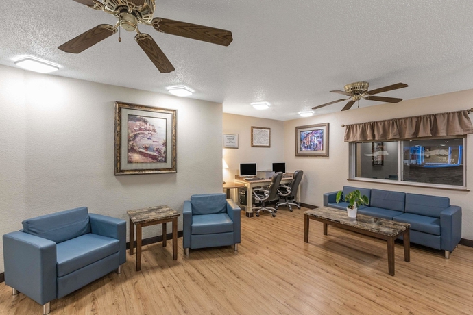 Imagen de los interiores del Hotel Baymont By Wyndham Fort Dodge. Foto 14