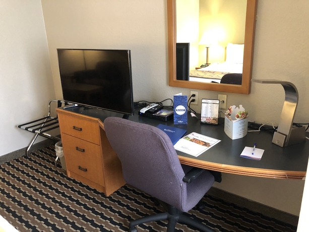 Imagen de la habitación del Hotel Baymont By Wyndham Fort Wayne. Foto 7