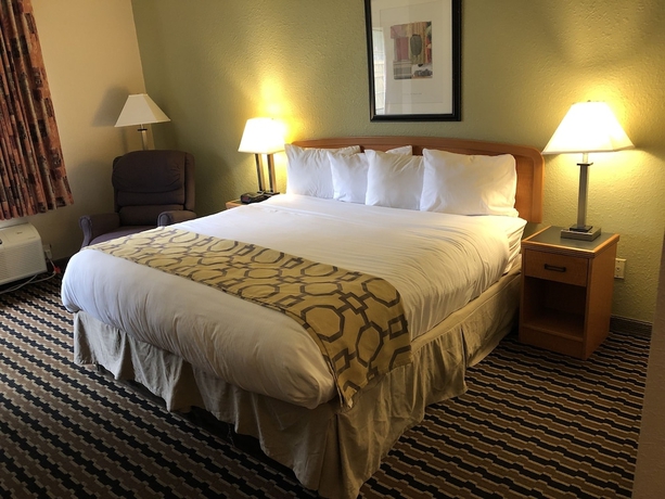 Imagen de la habitación del Hotel Baymont By Wyndham Fort Wayne. Foto 8