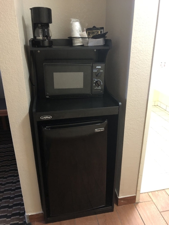 Imagen de la habitación del Hotel Baymont By Wyndham Fort Wayne. Foto 9
