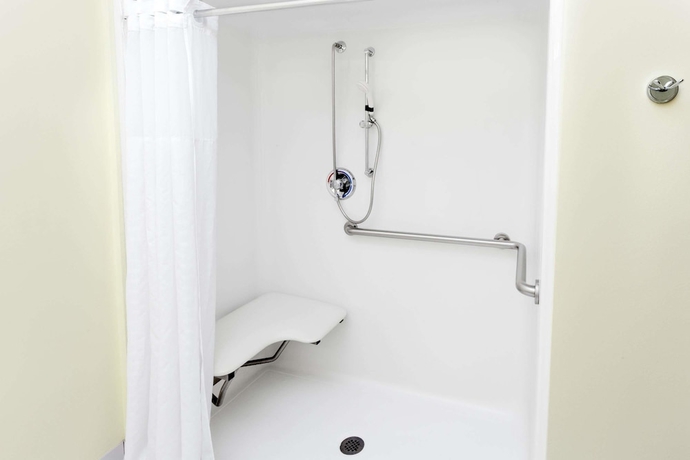 Imagen de la habitación del Hotel Baymont By Wyndham Fort Wayne. Foto 14
