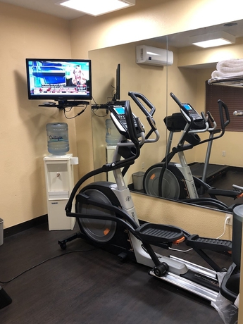 Imagen de los interiores del Hotel Baymont By Wyndham Fort Wayne. Foto 17