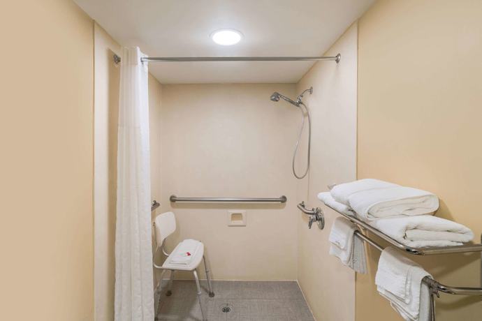 Imagen de la habitación del Hotel Baymont By Wyndham Franklin/cool Springs. Foto 17
