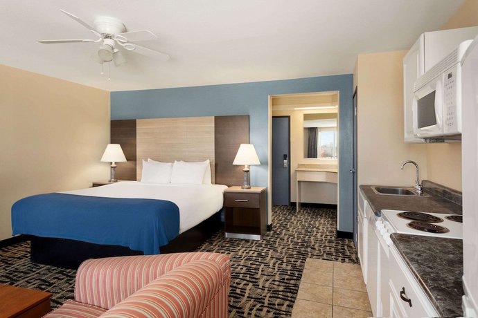 Imagen de la habitación del Hotel Baymont By Wyndham Ft. Leonard/saint Robert. Foto 3