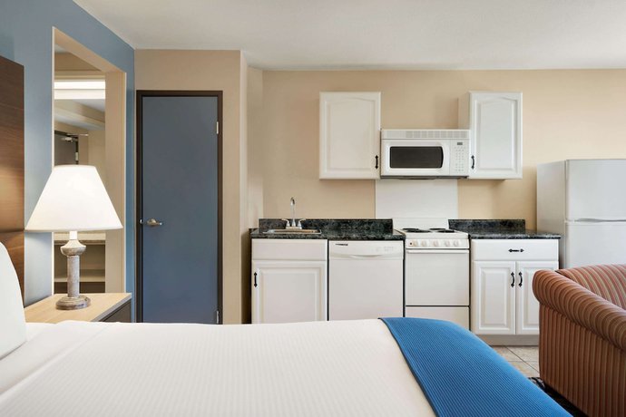 Imagen de la habitación del Hotel Baymont By Wyndham Ft. Leonard/saint Robert. Foto 14
