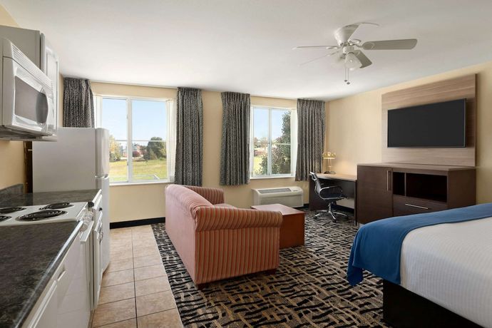 Imagen de la habitación del Hotel Baymont By Wyndham Ft. Leonard/saint Robert. Foto 15