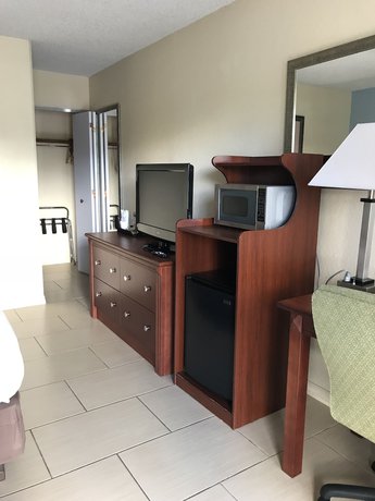 Imagen de la habitación del Hotel Baymont By Wyndham Gainesville I-75. Foto 6