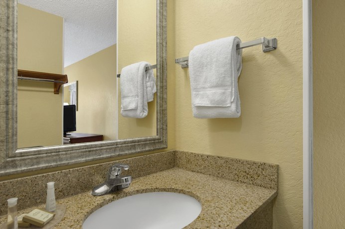 Imagen de la habitación del Hotel Baymont By Wyndham Gainesville I-75. Foto 7