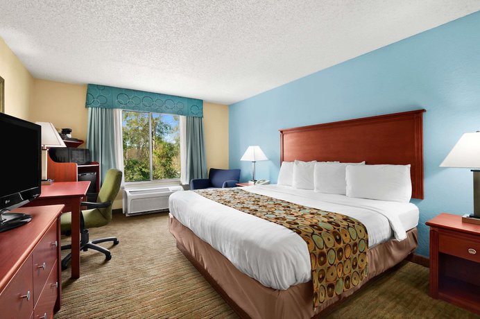 Imagen de la habitación del Hotel Baymont By Wyndham Gainesville I-75. Foto 10