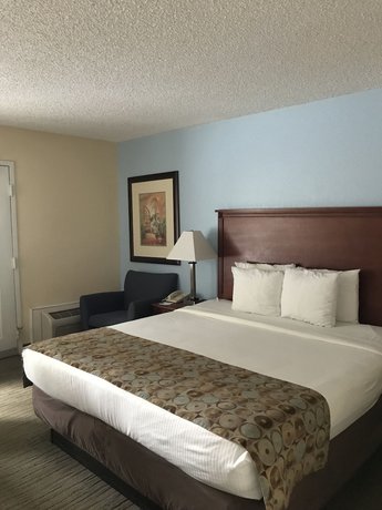 Imagen de la habitación del Hotel Baymont By Wyndham Gainesville I-75. Foto 11