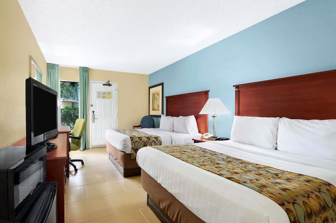 Imagen de la habitación del Hotel Baymont By Wyndham Gainesville I-75. Foto 12