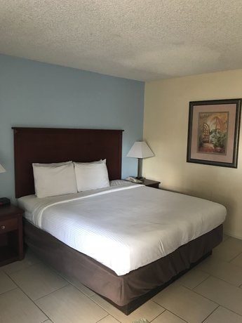 Imagen de la habitación del Hotel Baymont By Wyndham Gainesville I-75. Foto 14