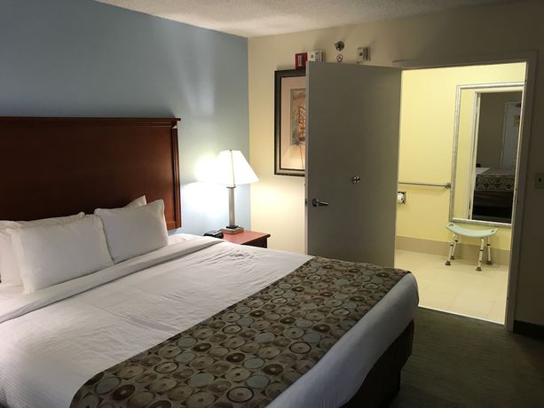 Imagen de la habitación del Hotel Baymont By Wyndham Gainesville I-75. Foto 17