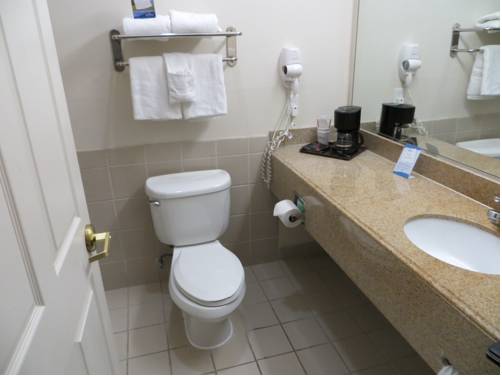 Imagen de la habitación del Hotel Baymont By Wyndham Galveston. Foto 9