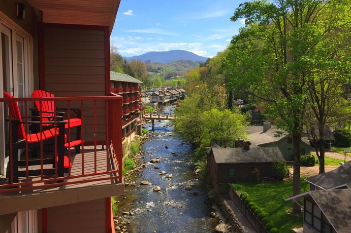 Imagen de los exteriores del Hotel Baymont By Wyndham Gatlinburg On The River. Foto 12