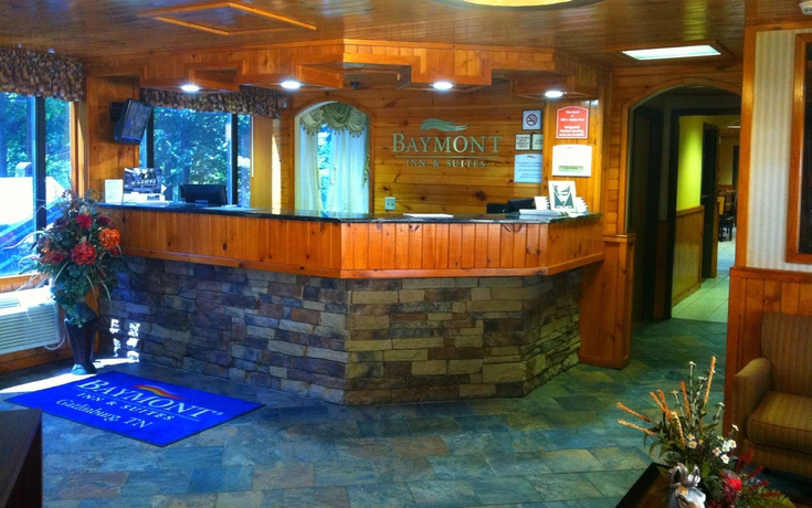 Imagen de los interiores del Hotel Baymont By Wyndham Gatlinburg On The River. Foto 14